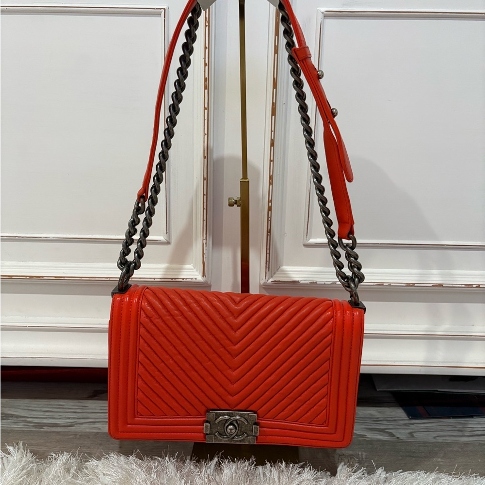 Chanel boy flap shoulder bag